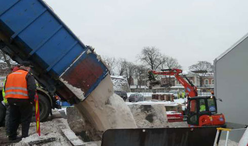 Smelter snø i havna Smelter snø i havna