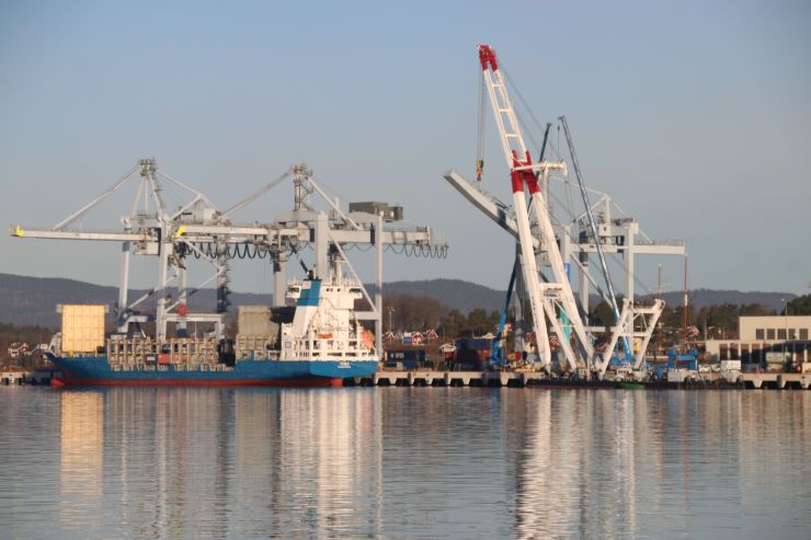 Containerkraner rives Containerkraner rives