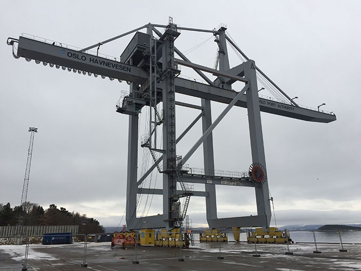 Siste reis for gamle containerkraner Siste reis for gamle containerkraner