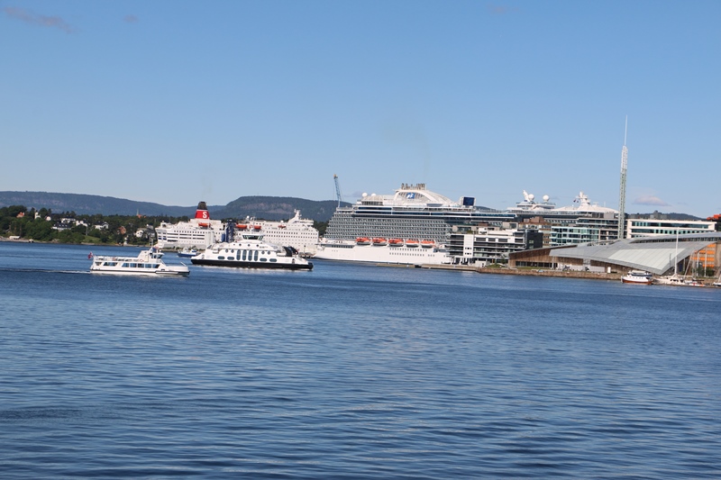 11 000 båtpassasjerer på én dag 11 000 båtpassasjerer på én dag