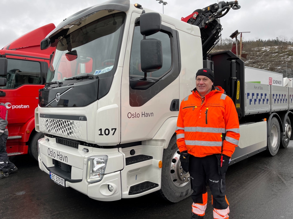 Finn Axel Gulbrandsen var sjåfør da Oslo Havns elektriske lastebil ledet an i fossilfri lastebilparade 