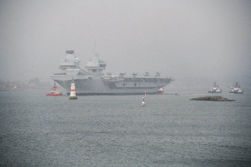 HMS Queen Elisabeth anløper Oslo Havn.