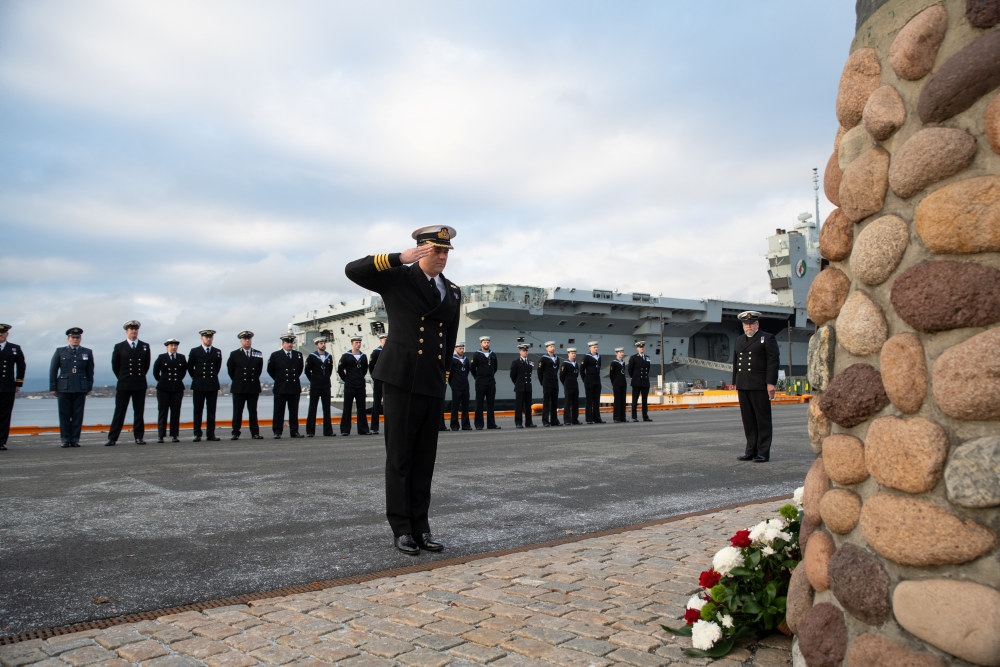 HMS Queen Elisabeth blomstersermoni 22.11.22
