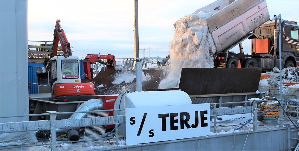Snølekteren Terje ved Akershusstranda