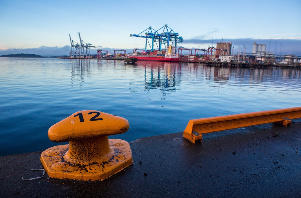 Containerskip til kai ved Yilport Oslo