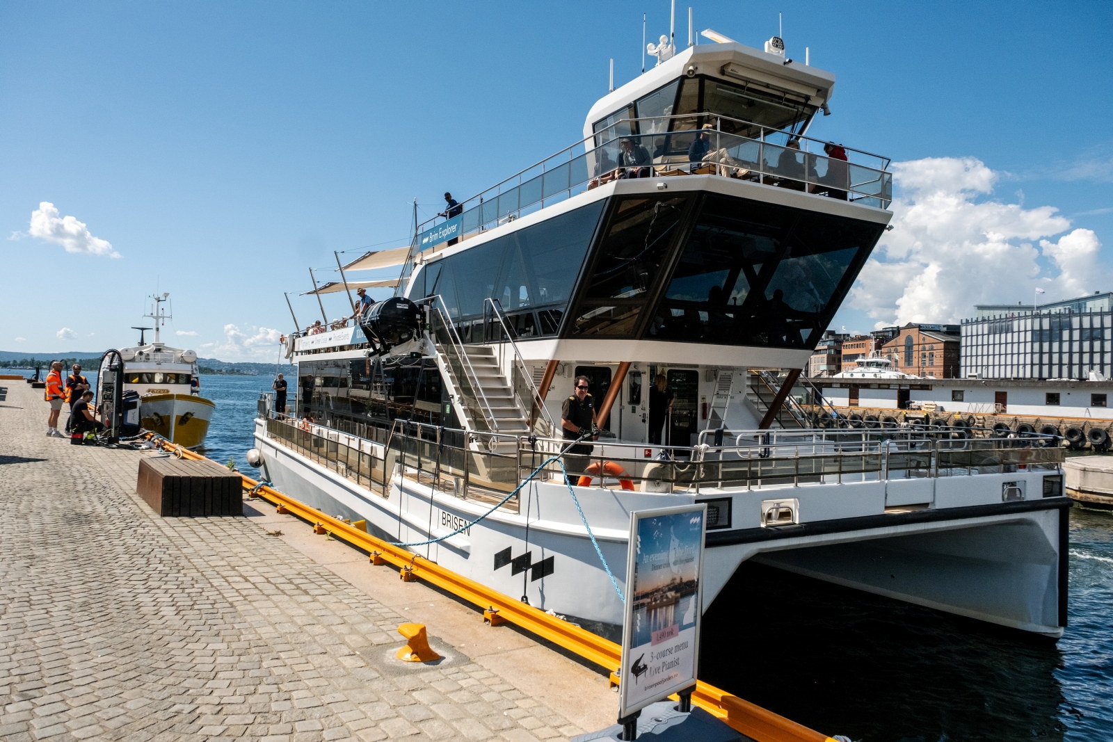 MS Brisen ved Rådhusbrygge 2